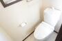 トイレ　温水洗浄便座付きトイレです