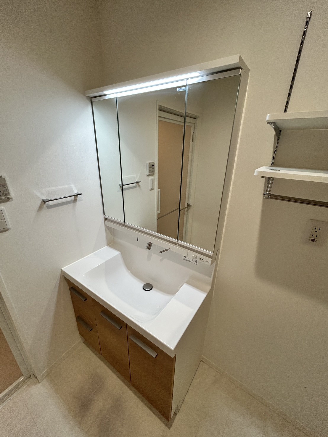 洗面設備　別部屋の写真です