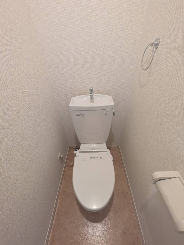 トイレ　＊別号室の写真です。