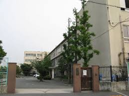 中学校　高石市立高南中学校（中学校）まで742m