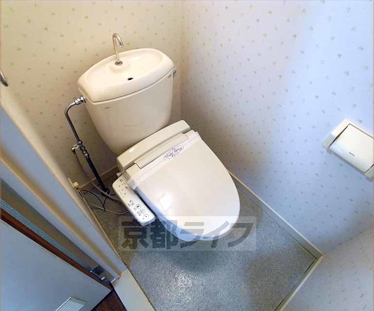 トイレ　ウォシュレットつき