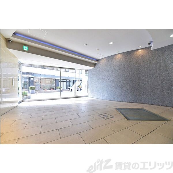 SERENiTE江坂四番館の外観写真