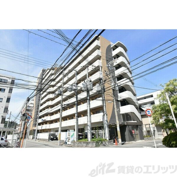 SERENiTE江坂四番館の外観写真