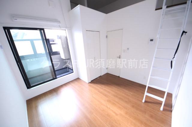 居室・リビング　ロフトがあり天井の高いお部屋です。