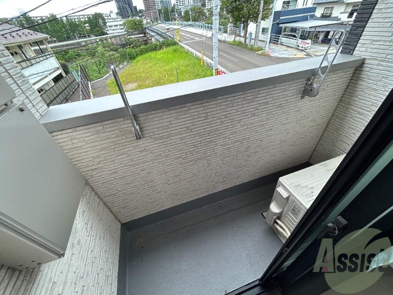バルコニー　こちらはバルコニーです。洗濯物が沢山干せますね。