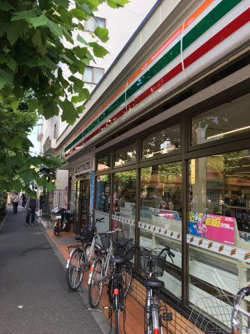 コンビニ　セブンイレブン（コンビニ）まで210m