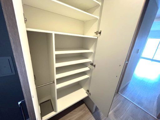 収納　イメージとして同マンション他部屋を表示しています。現況優先し