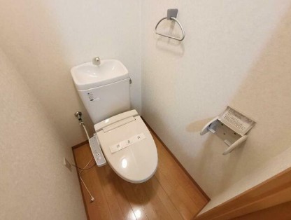 トイレ　温水洗浄便座。