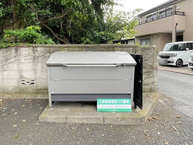 ロビー　ゴミ置き場