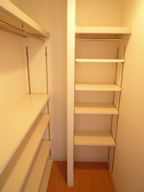 収納　ウォークイン完備の広々部屋。