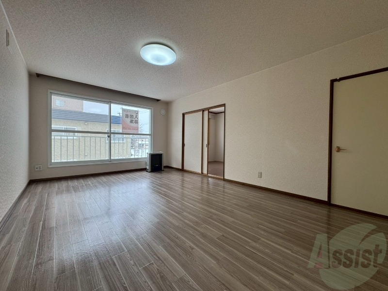 居室・リビング　広くてキレイなお部屋が広がっていて、充実した生活が送れそう。
