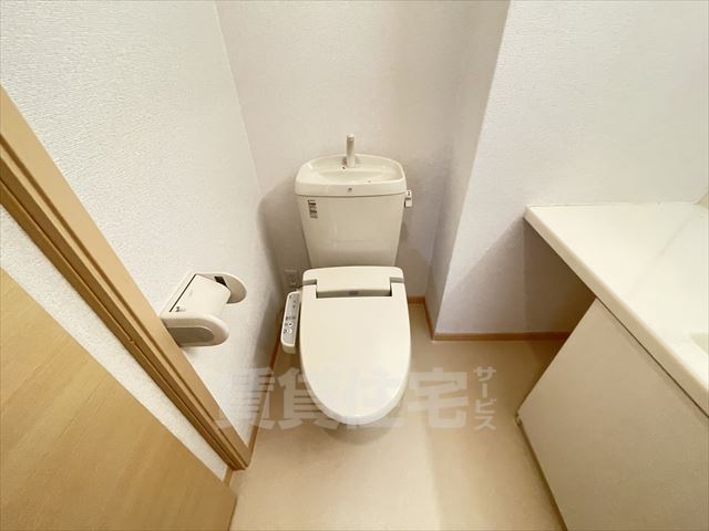 阪急京都線 総持寺駅 徒歩10分 2階建 築16年のトイレ写真