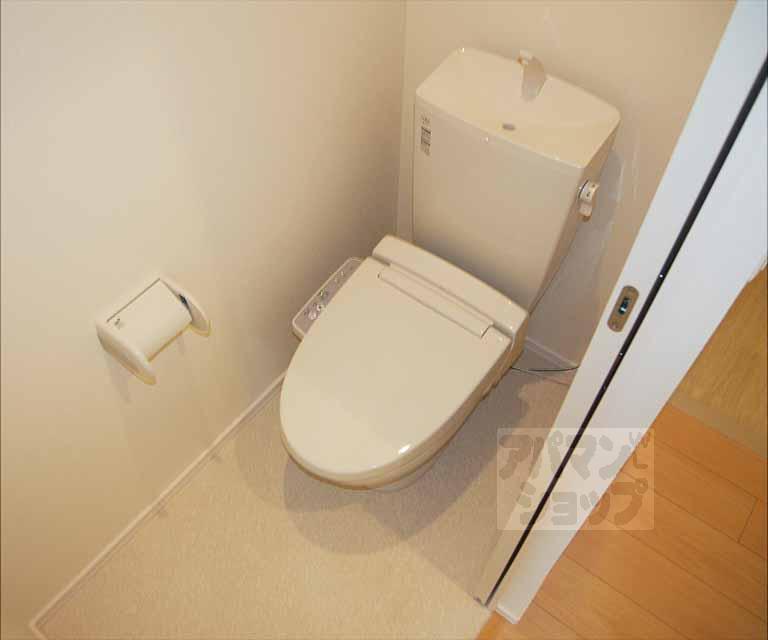 ＪＲ東海道本線 桂川駅 徒歩8分 3階建 築12年のトイレ写真