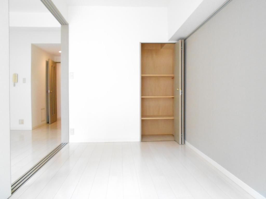 新川KSマンションの居間写真