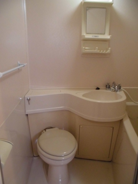 トイレ　お風呂トイレ一緒のユニットバスです。