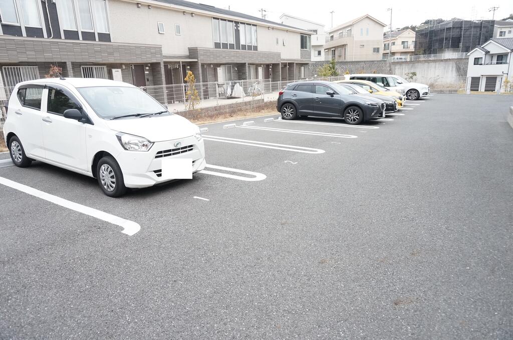 【サラーム鎌倉Iの駐車場】