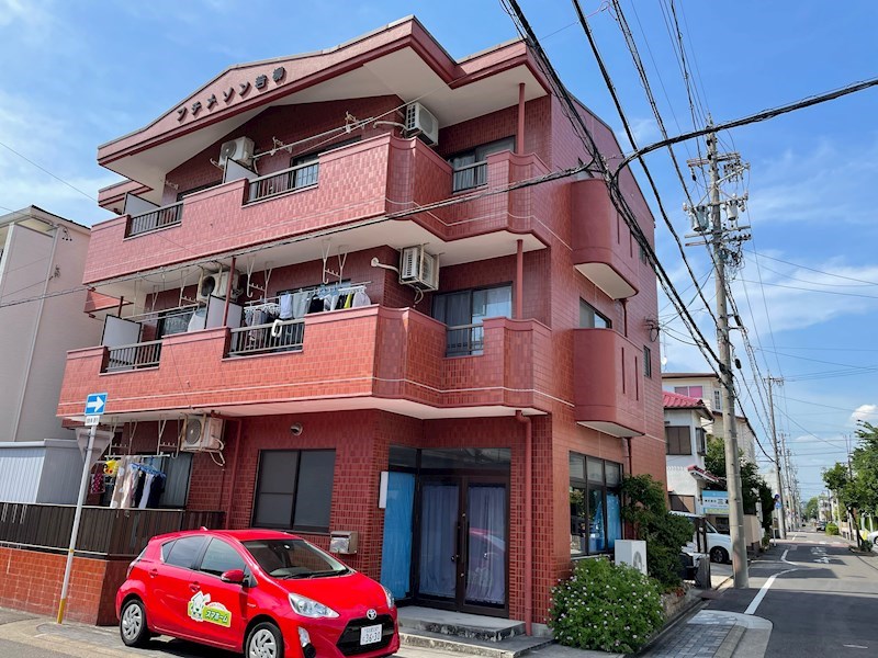 名古屋市昭和区若柳町のマンションの建物外観