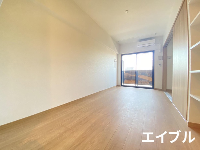 居室・リビング　※反転した間取りの写真です。
