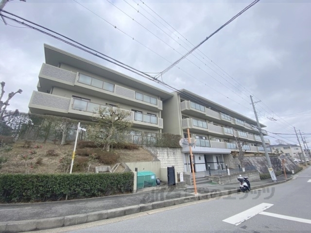 奈良市疋田町のマンションの建物外観
