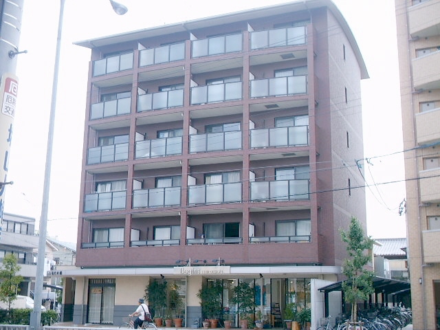 【名古屋市千種区田代本通のマンションの建物外観】