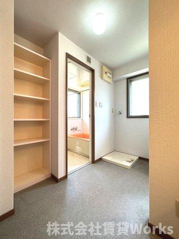 洗面設備　ゆったりとスペースのある洗面所