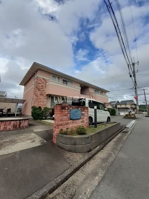 和歌山市和歌川町のアパートの建物外観