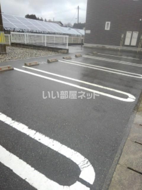 【胎内市平木田のアパートの駐車場】