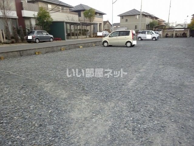 【四日市市三ツ谷町のアパートの駐車場】