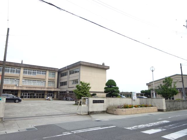 【フレグランス島崎の小学校】