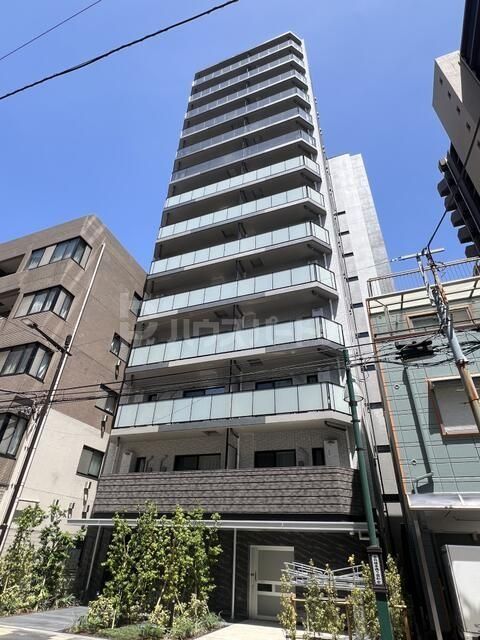 【クレストコート上野の建物外観】