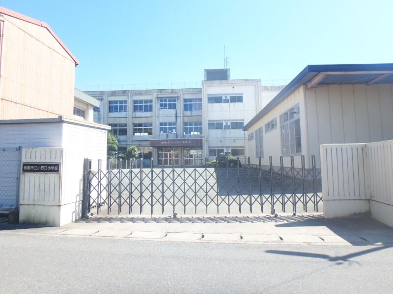 【サンライズヒルズBの小学校】