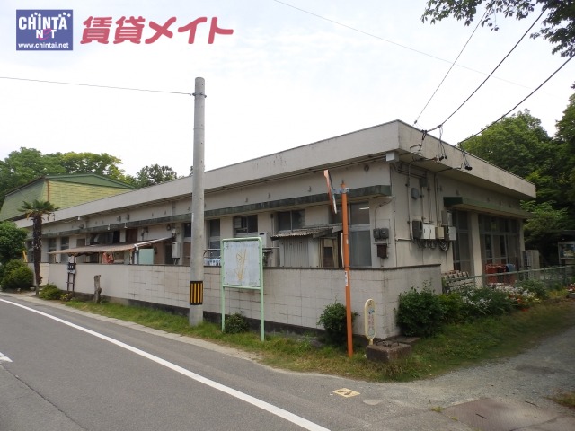 【津市栗真中山町のアパートの幼稚園・保育園】