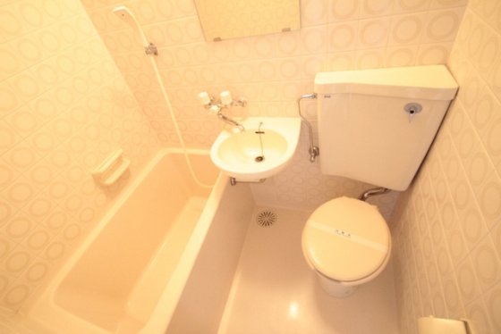 バス・シャワールーム　※別部屋の写真です