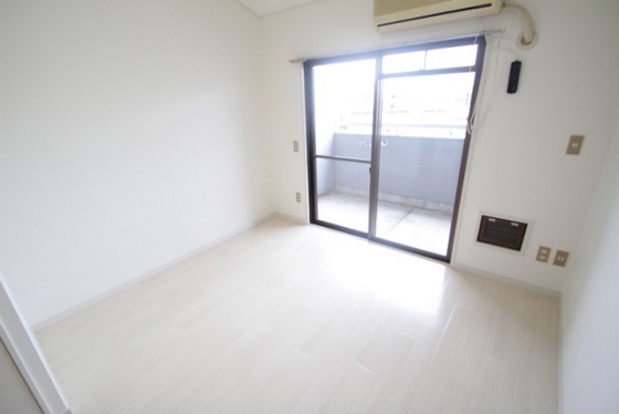 居室・リビング　※別部屋の写真です