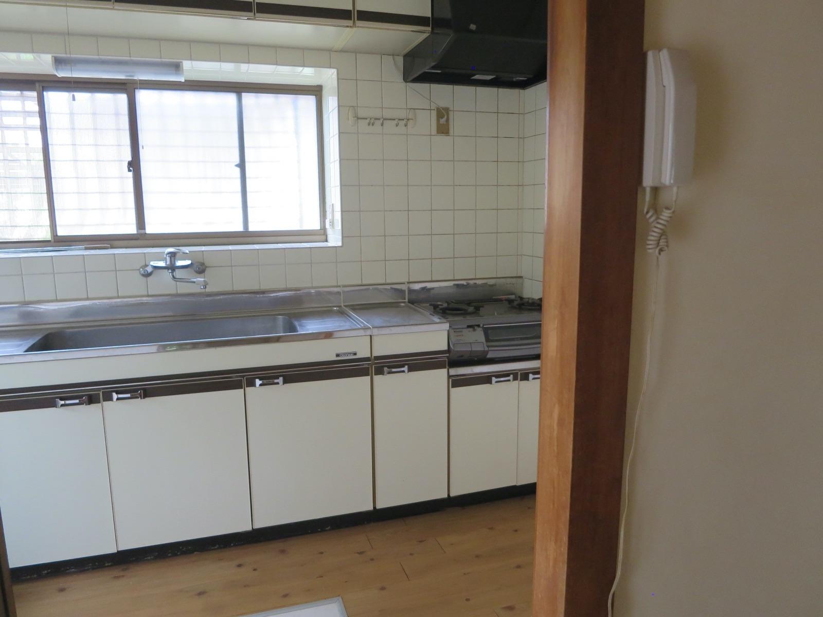 キッチン　出窓で明るい