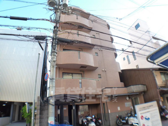 京都市下京区塩屋町のマンションの建物外観