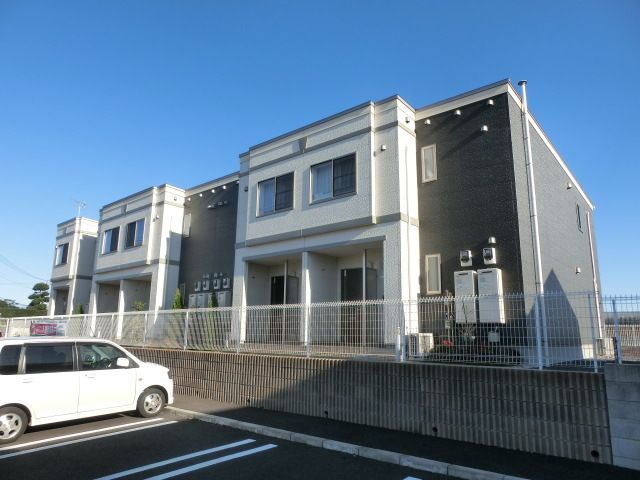 八街市八街のアパートの建物外観