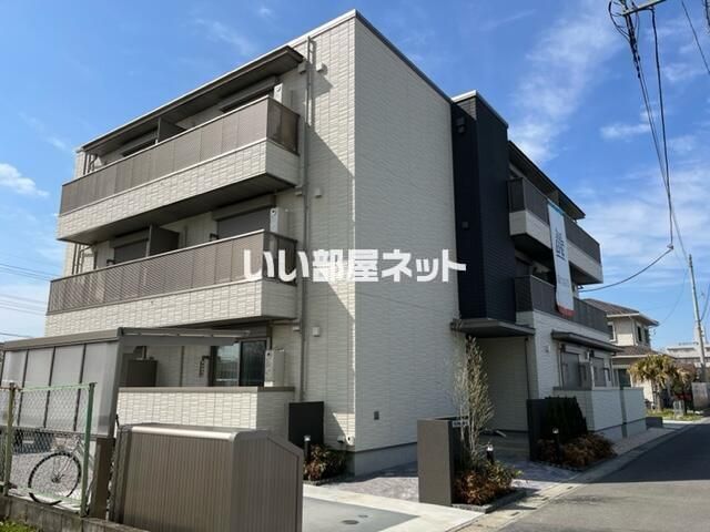 深谷市西島町のマンションの建物外観