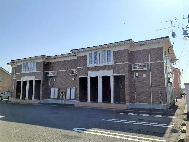 松本市波田のアパートの建物外観