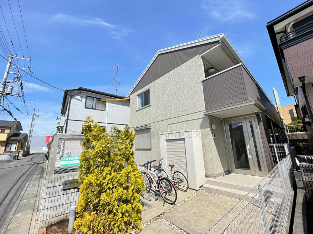 建物外観　ツートンカラーの！素敵な外観！軽量鉄骨！ルンルン♪