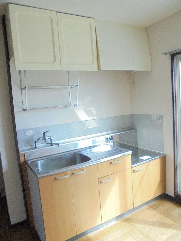 キッチン　写真は202号室です。（参考）