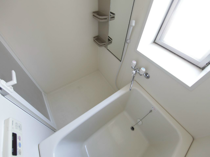 バス・シャワールーム　浴室暖房乾燥機付お風呂　窓付（換気良好）