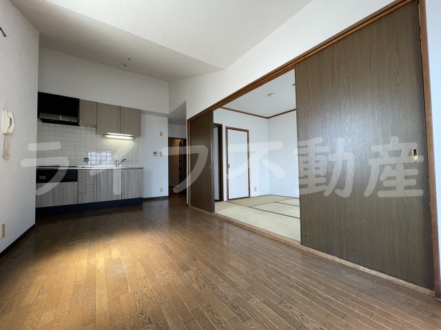 居室・リビング　こちらのリビングで趣味の時間をお楽しみください