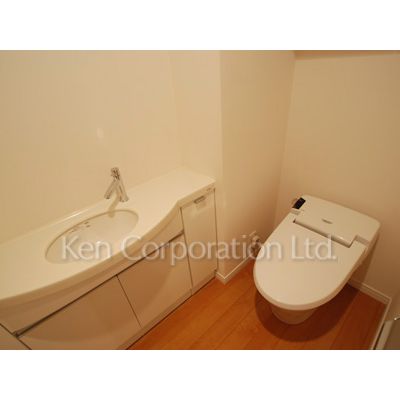 トイレ　同タイプ2階のお部屋を撮影。仕様が異なることがあります。