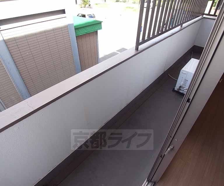 バルコニー　広いバルコニーですね。