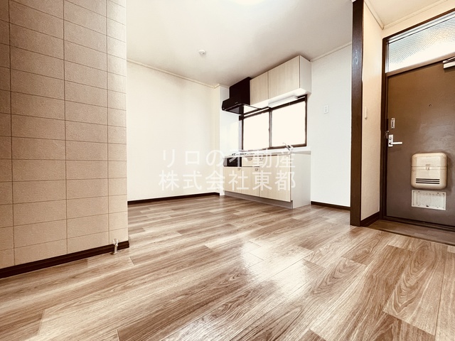 居室・リビング　ダイニングテーブルを置いたり自由にレイアウトできます☆