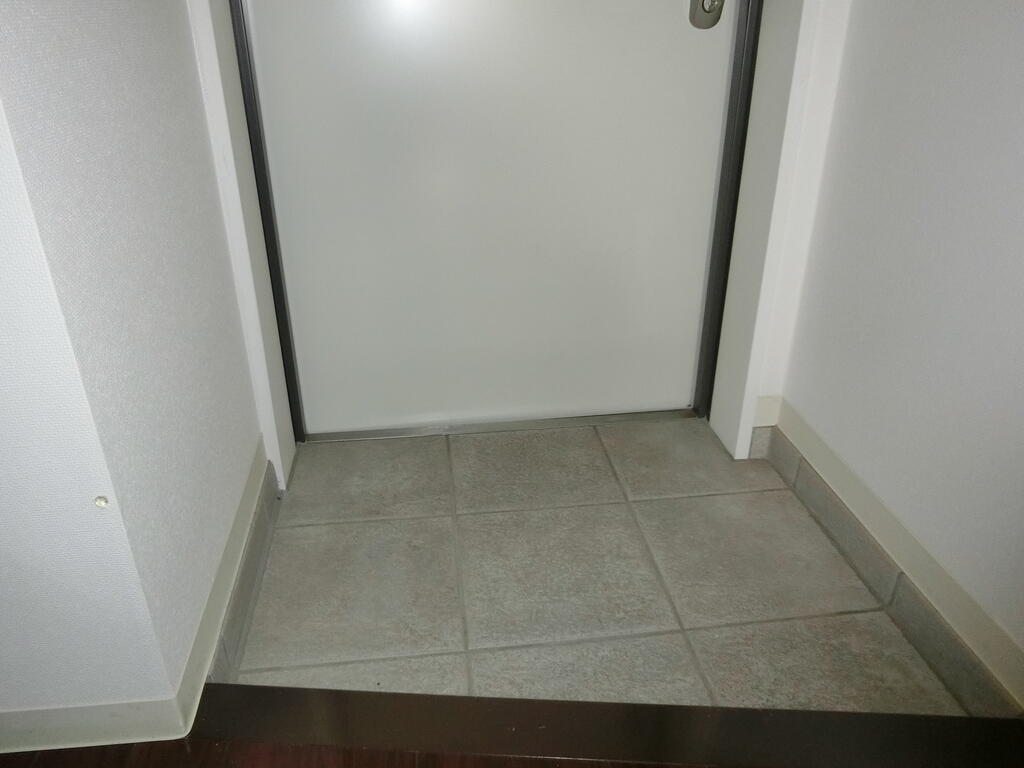 玄関　別のお部屋です。現状を優先させていただきます。
