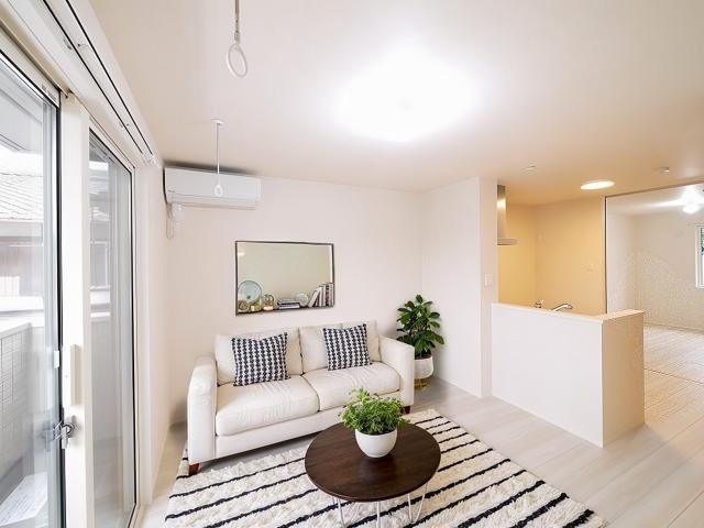 居室・リビング　CGで家具等を配置したもので家具等は含まれません