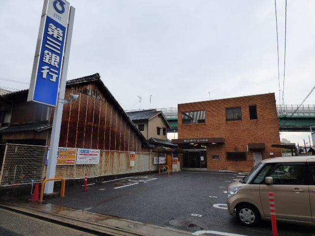 銀行　第三銀行（銀行）まで180m