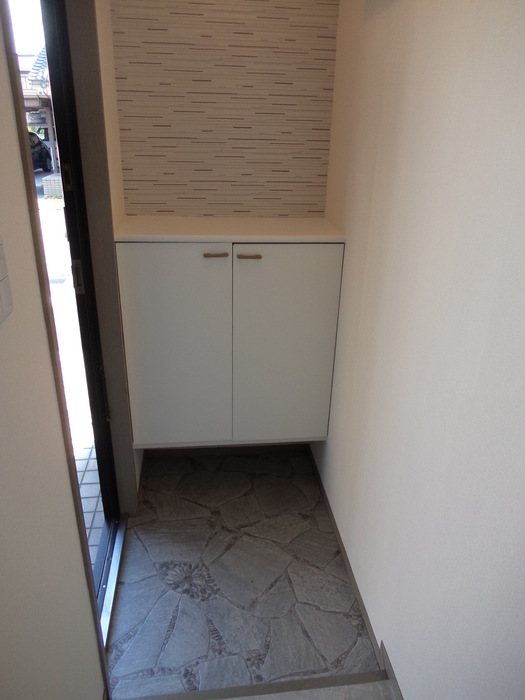 玄関　収納もある玄関です